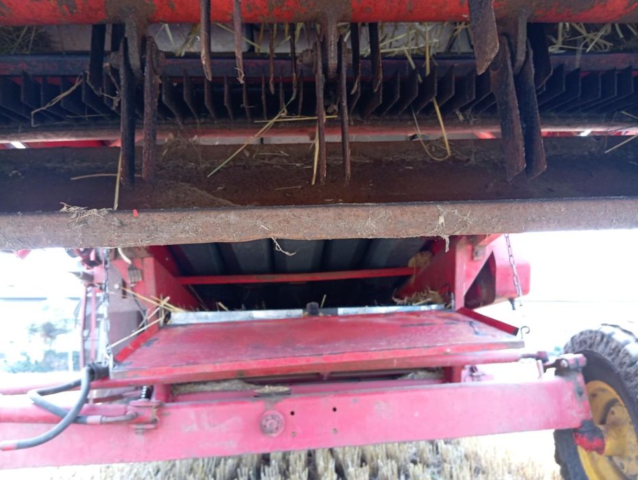 Kombajn zbożowy MF 487