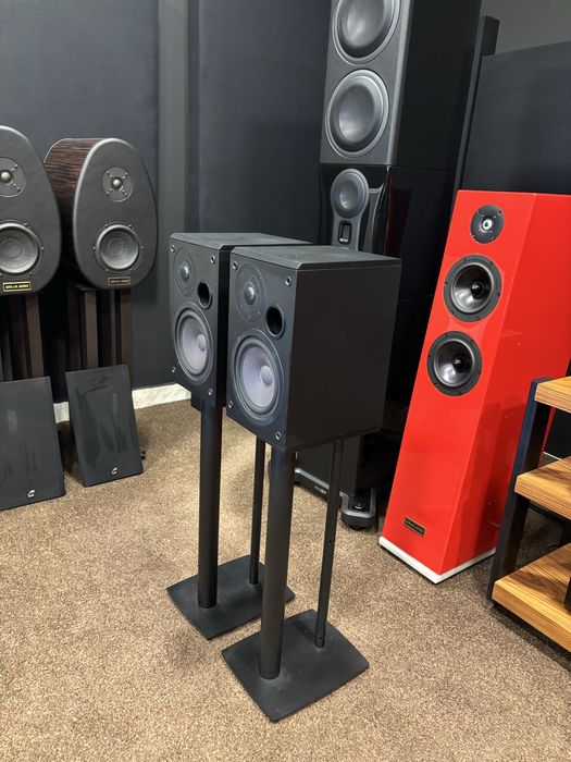 MB Quart model One - kolumny podstawkowe