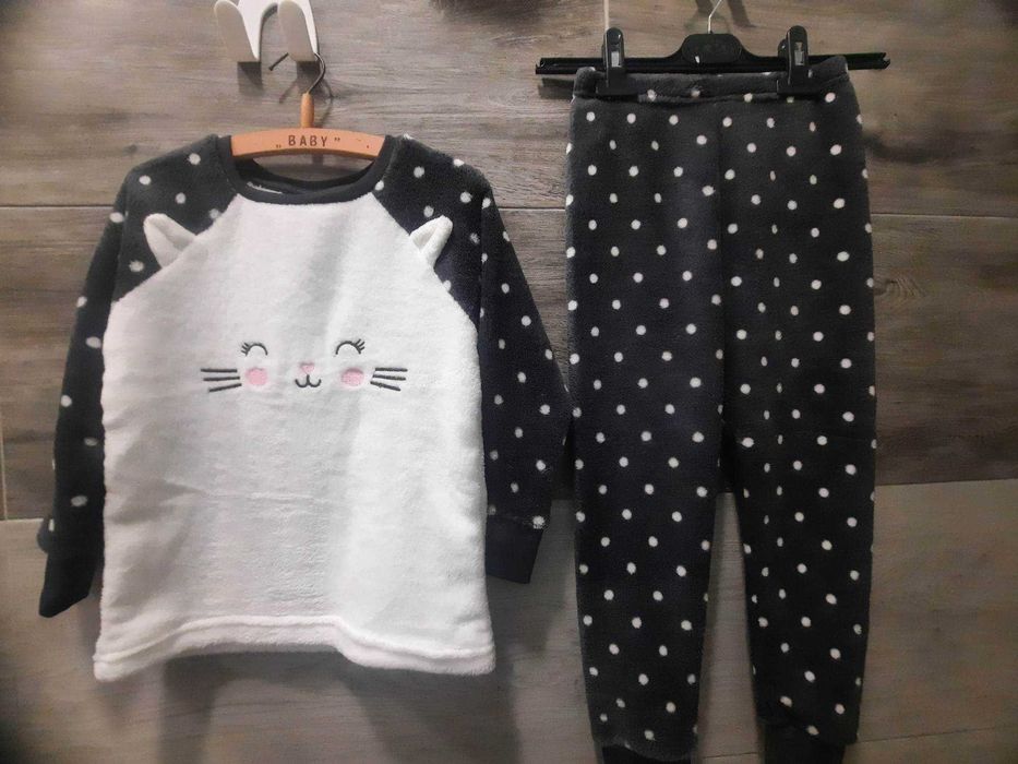 Sliczna ciepla pizamka- 110-/116  nowa