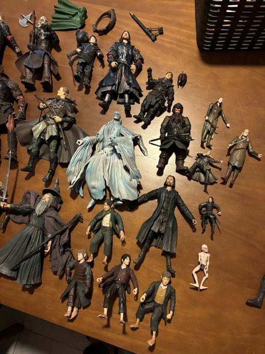 28 bonecos - figuras de coleção senhor dos anéis