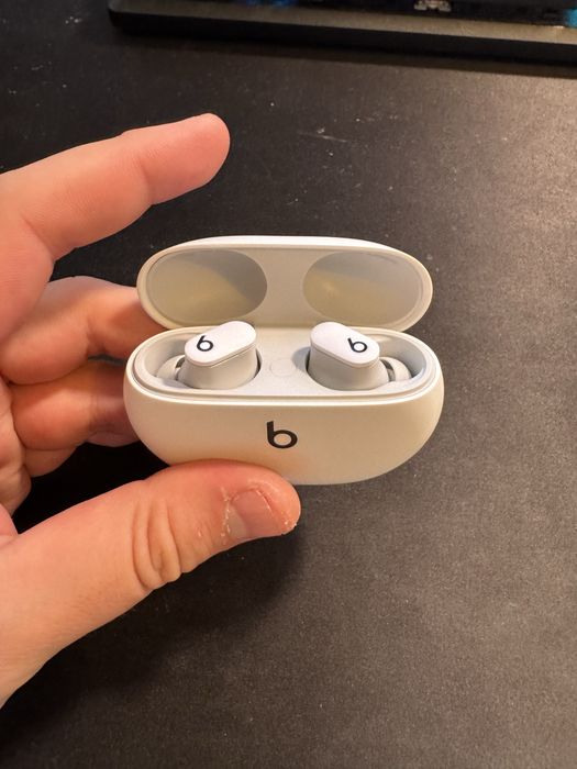 Auriculares BEATS Studio Buds