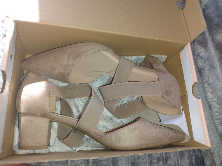 Zamszowe Sandały na słupku 41