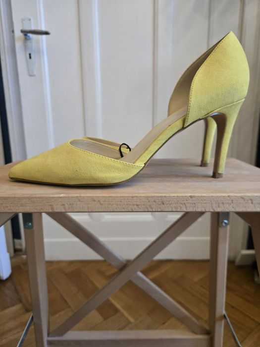 Seledynowe szpilki Reserved