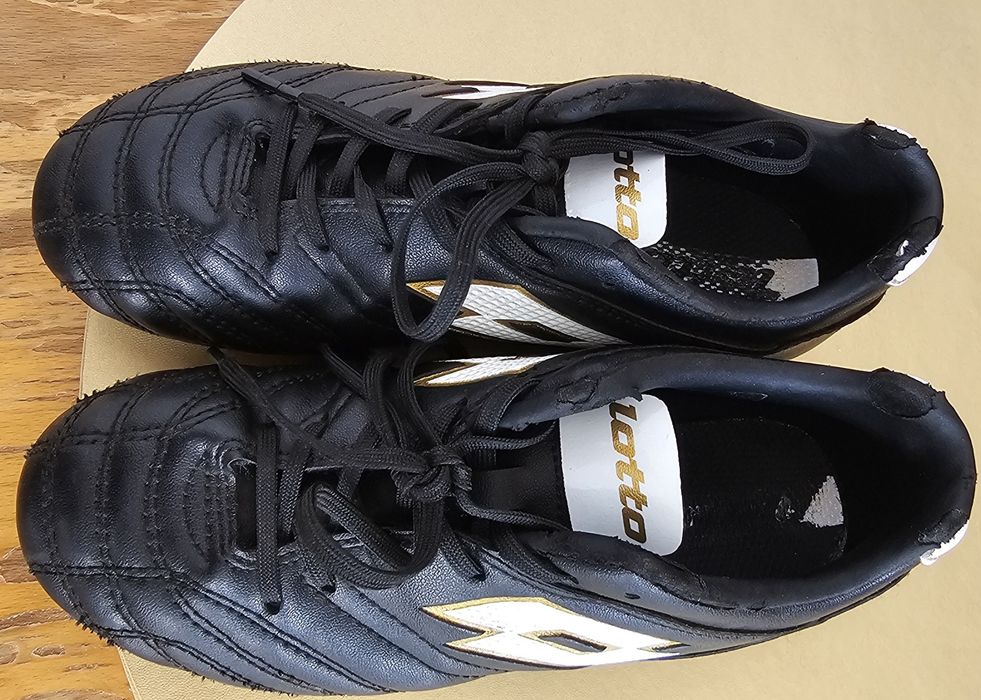 Buty piłkarskie dla chłopców Lotto 33