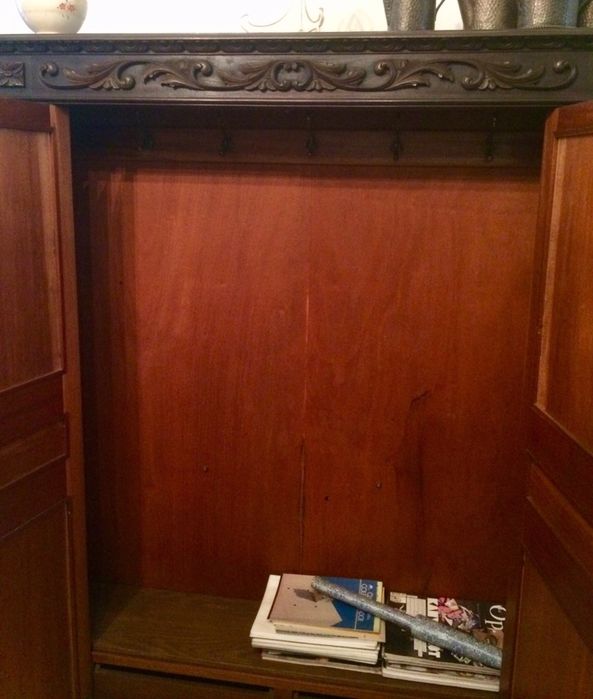 Móvel Bengaleiro . Armário em Castanho Maciço Antigo64285301640833122