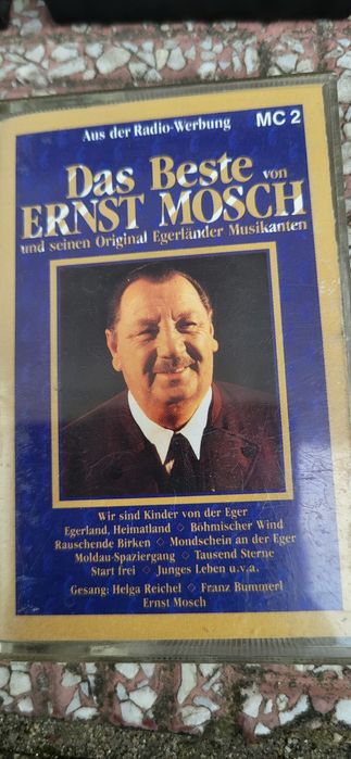 Zestaw starych kaset magnetofonowych