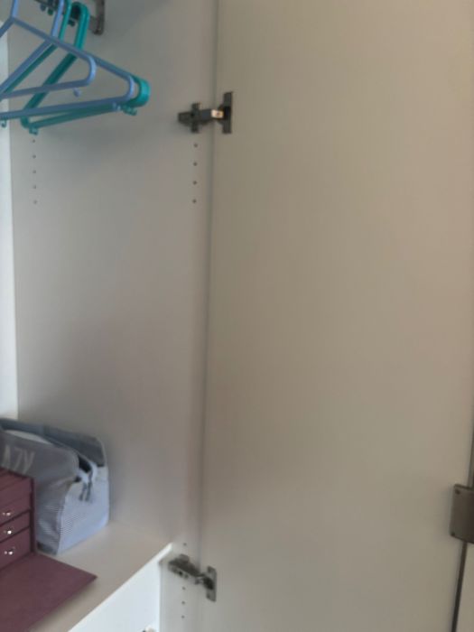 Portas de roupeiro em MDF pintado em branco