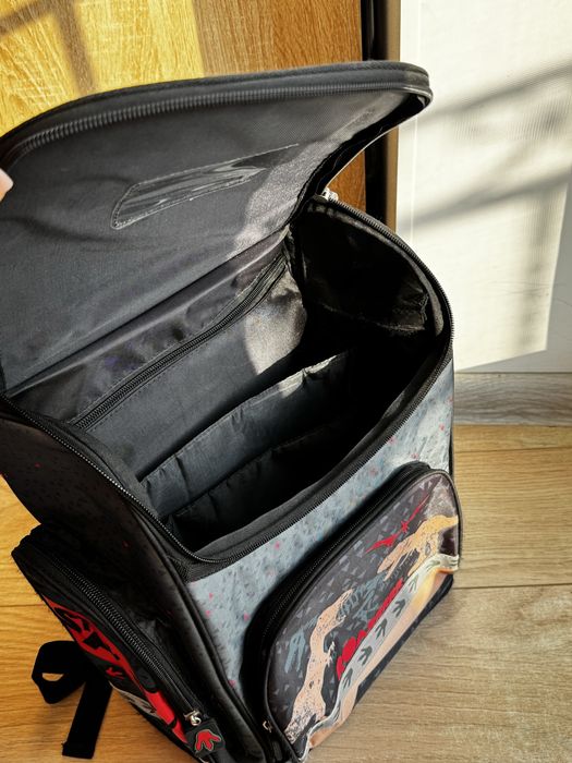 Продаю шкільний рюкзак 300грн