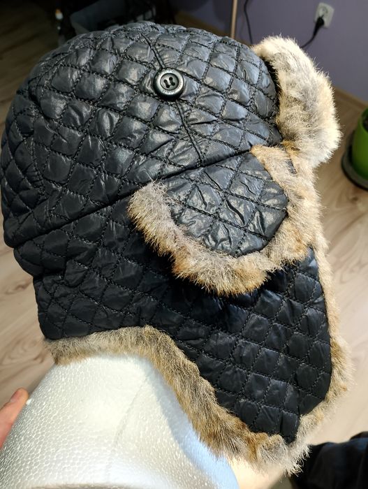 Czarna Czapka Zimowa Uszatka Pilotka Ze Sztucznym Futrem Barts