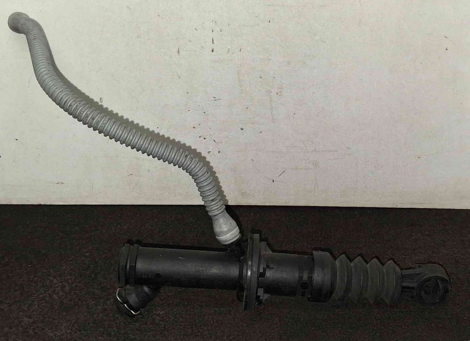 Bomba Principal da Embraiagem 306105773R - RENAULT CLIO IV