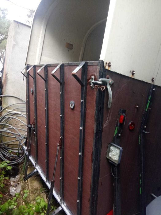 atrelados de carga,atrelados de cavalos e de transporte de carros