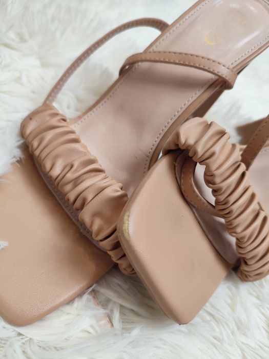 Beżowe sandałki obcasy szpilki klocki beige wesele