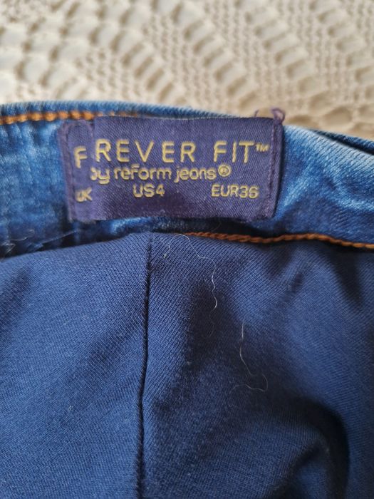 Jeansy ciążowe, Forever Fit