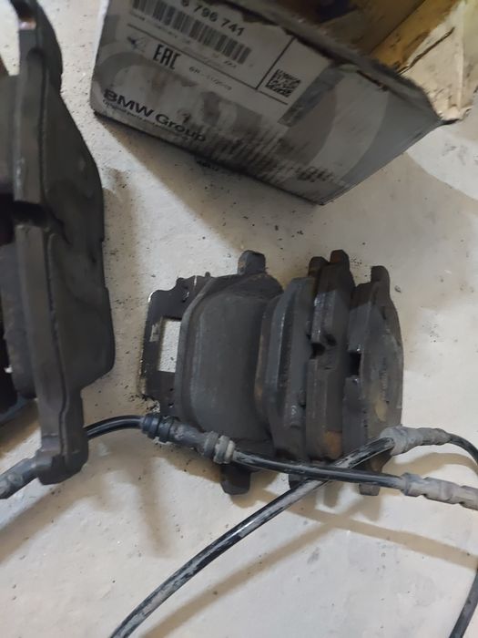 Колодки передні з датчиками на bmw x3 f25