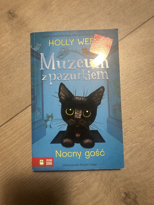 Muzeum z pazurkiem. Nocny gość. Holy Webb