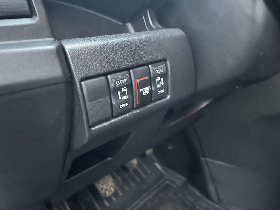 Mazda 5 ціна 7700$ 1.6 CD(дизель) 115л.с 2011р 6-ст Механіка