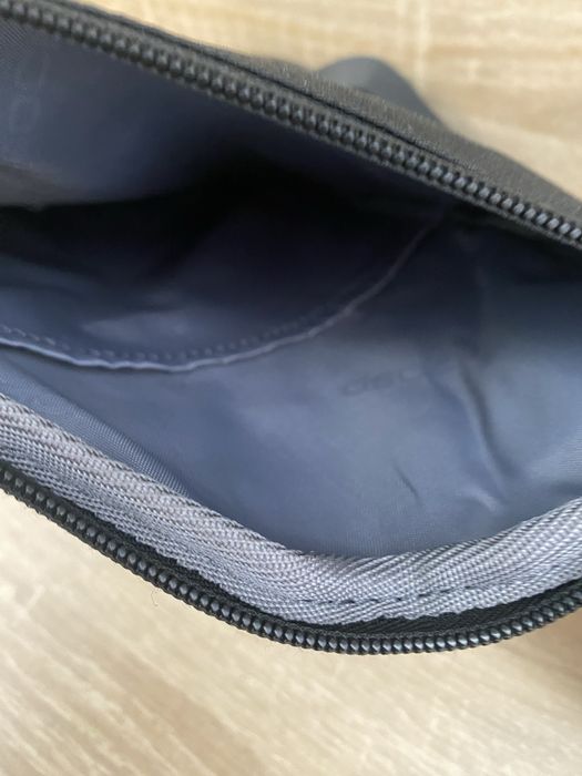męska saszetka antykradzieżowa typu sling bag