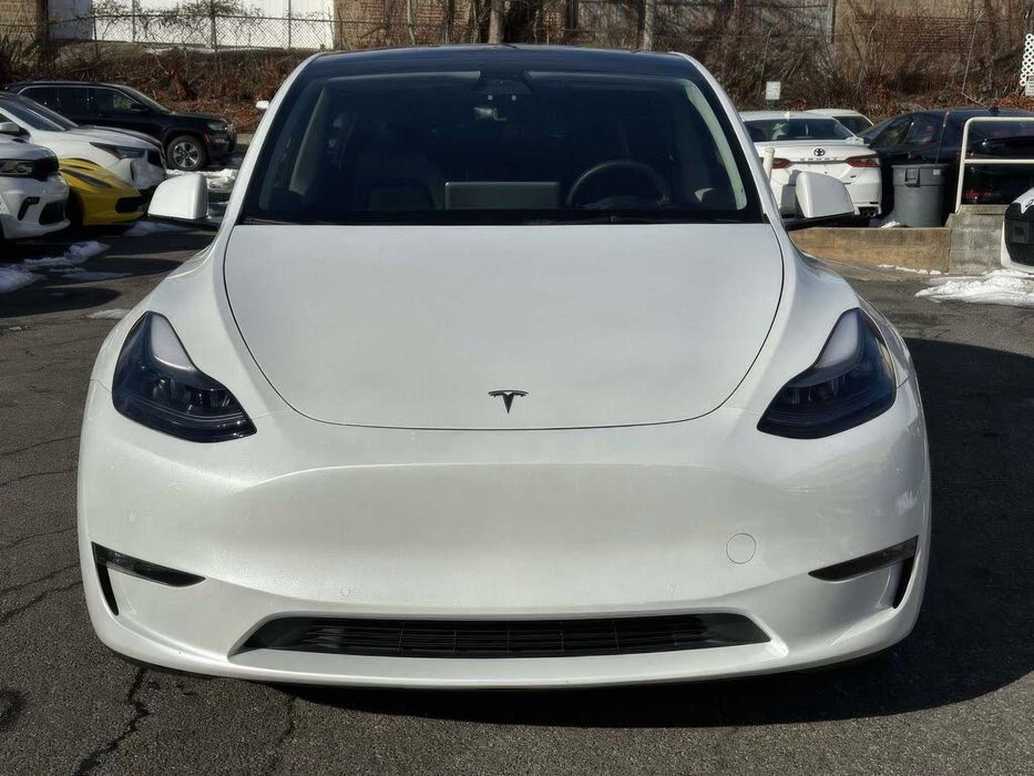 Tesla Model Y      2023