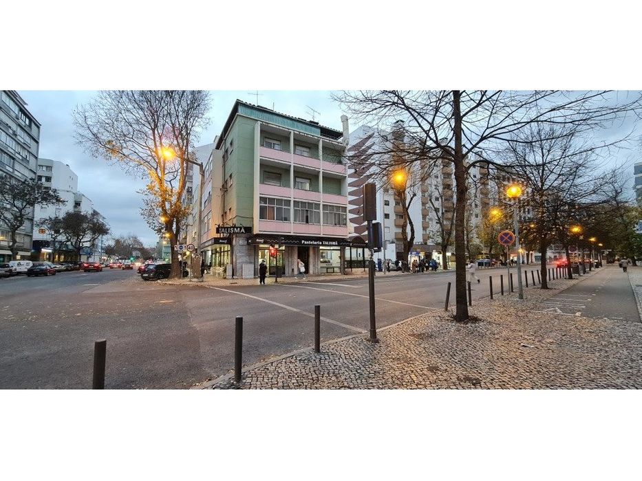 Arrenda-se excelente T3 em zona central de Benfica