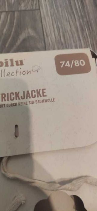 Sprzedam nowy sweterek dla chłopca zapinany na guziczki.