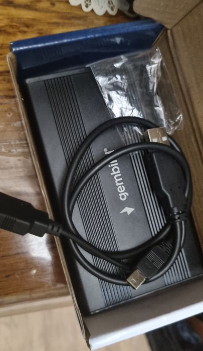 Продам  для  ноутбук   озу  ddr 3  2  зарядное   карман  hdd  ssd   привод  dvd