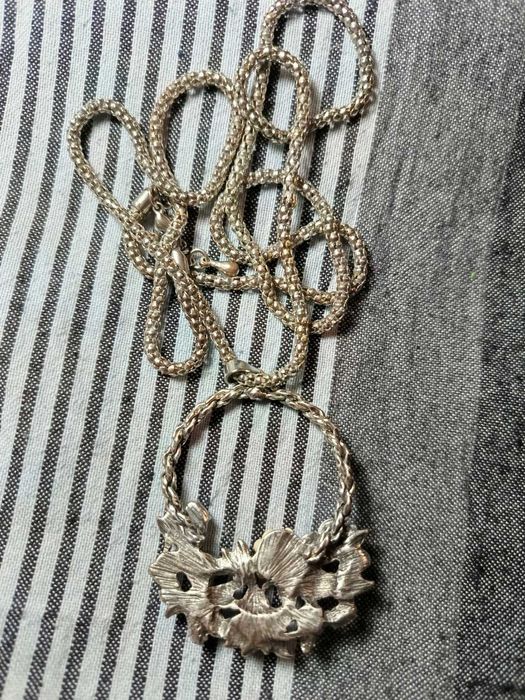 Colar Prateado com Pingente - Ref.: B - 5