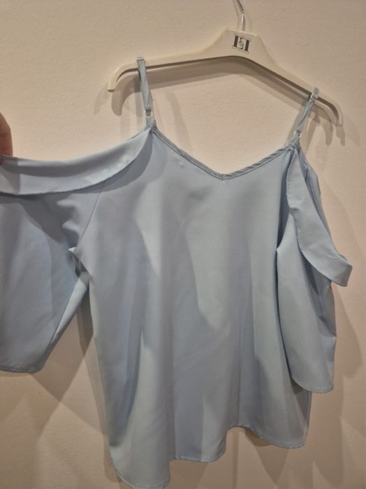 Bluzka z odkrytymi ramionami