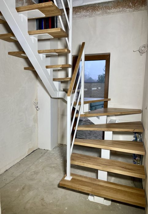 Schody metalowe stalowe nowoczesne loft na jednej belce samonośne