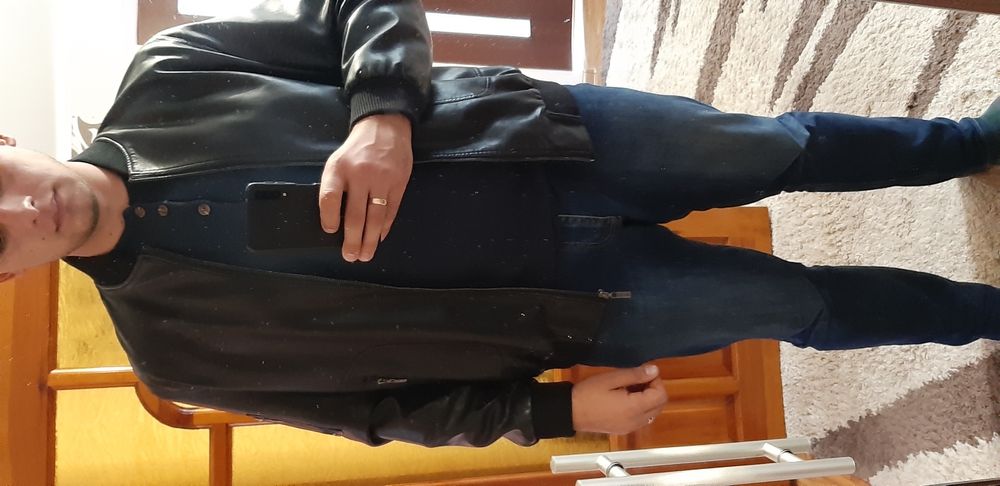 Шкіряна куртка     .