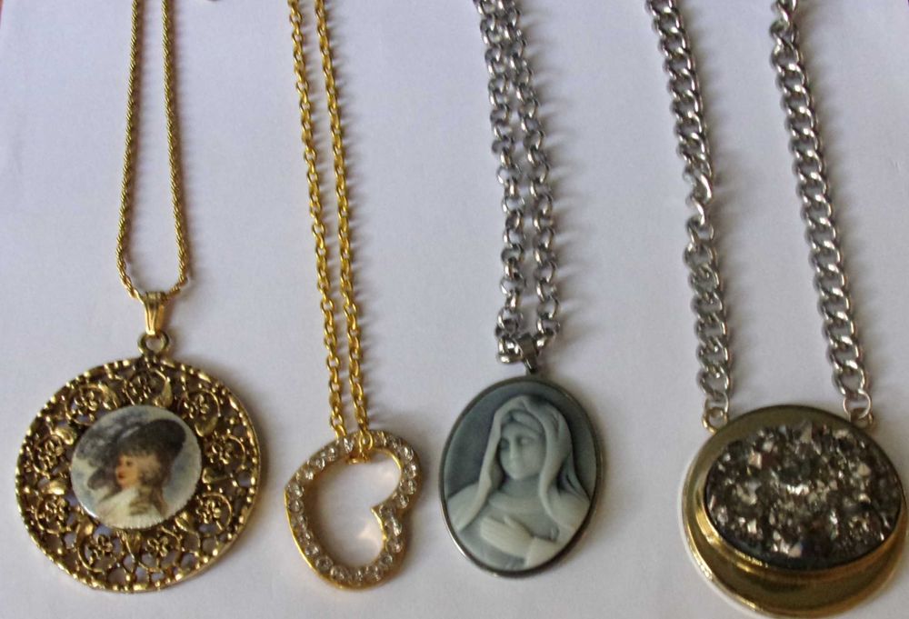 Colares -  vários em metal dourado e prateado