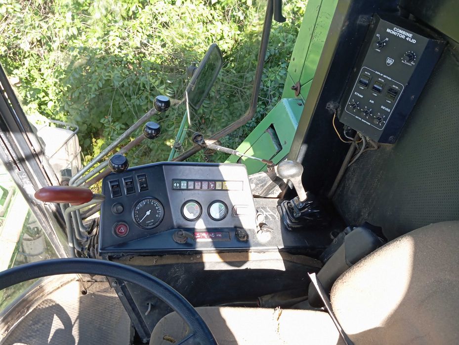 Kombajn zbożowy John Deere 1065