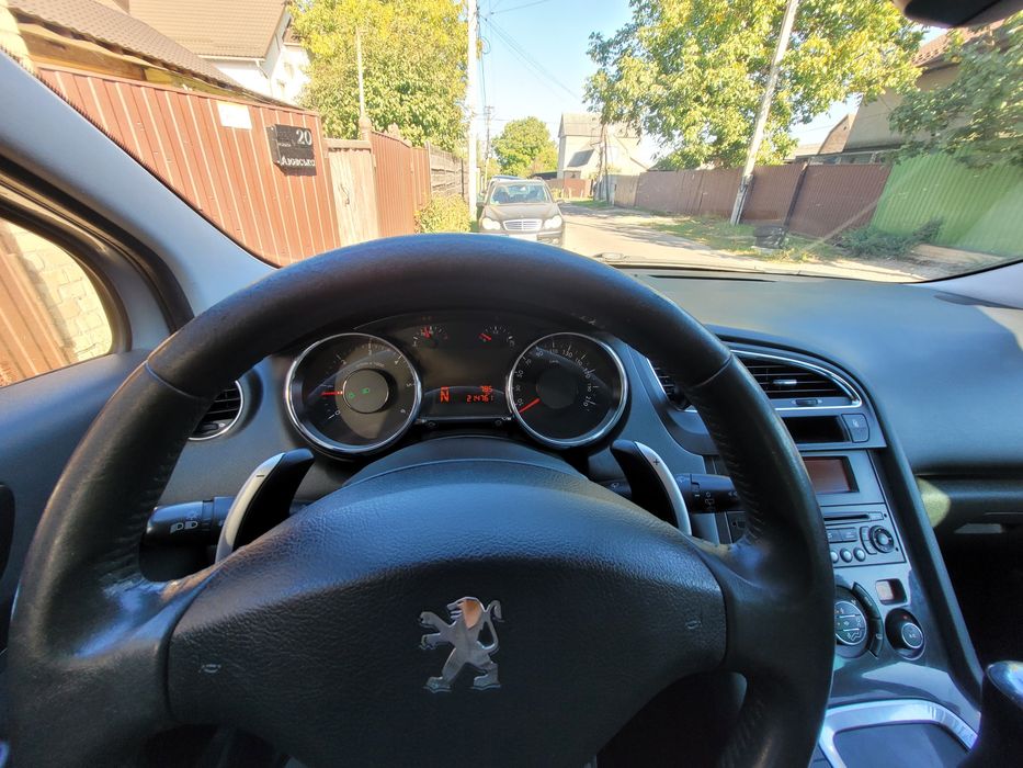 Продам пежо 5008 1.6 дизель автомат
