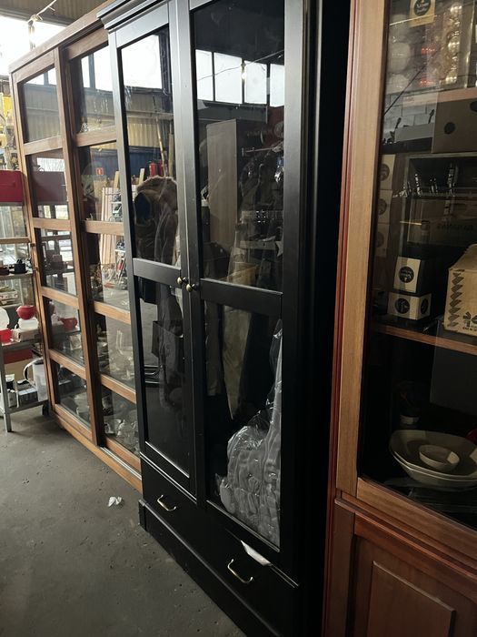 Szafa Czarna Przeszklona Szafa na ubrania ubraniowa IKEA