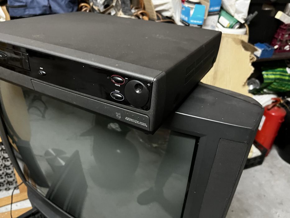 Televisor com movel e vidio