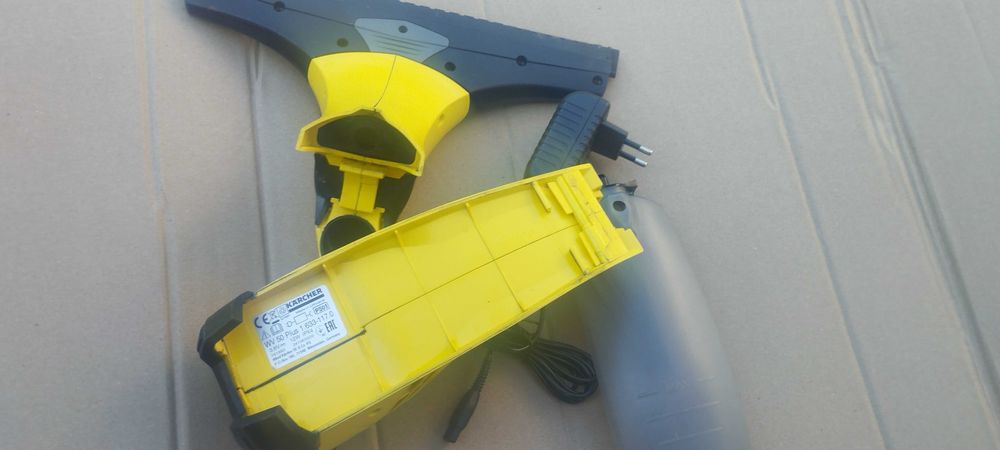 Акумуляторний віконний пилосос WV 50 plus