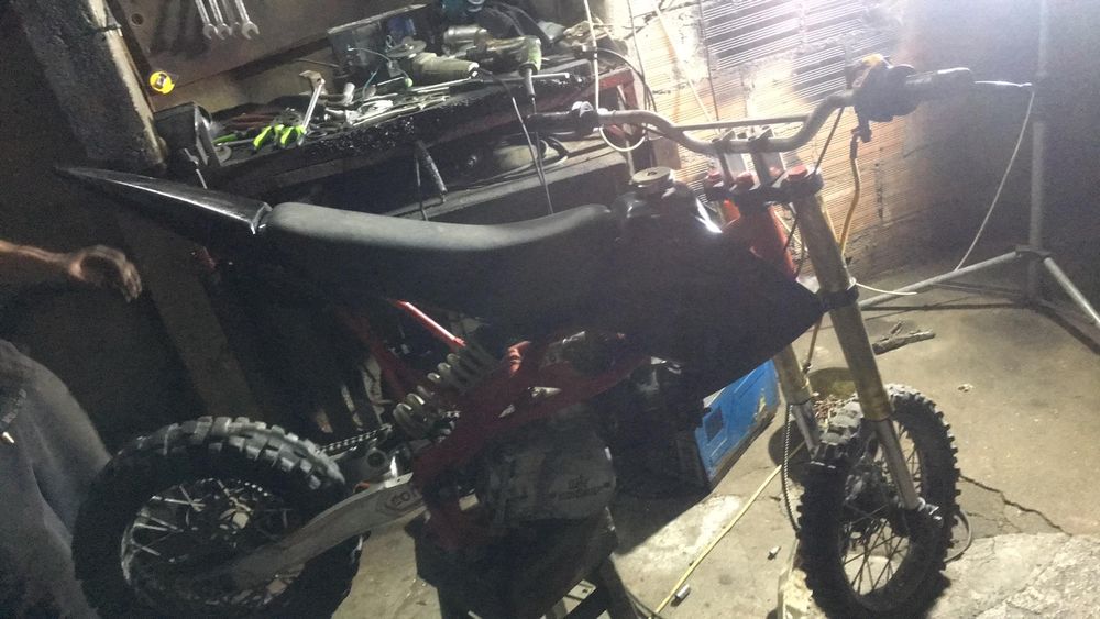 Vendo pit bike .