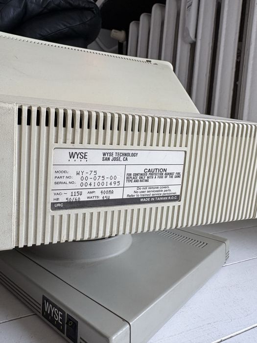 Stary monitor (antyk, scenografia, kolekcjonerski)