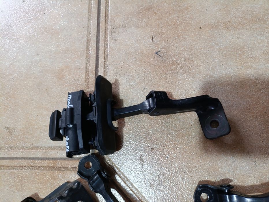 Обмежувач дверей тесла 3 Ограничитель дверей