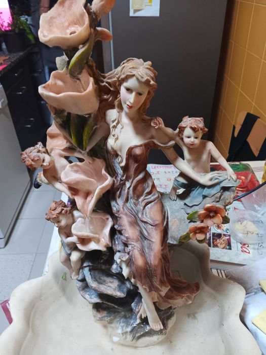 Estatueta Fonte inspirada nas esculturas de Giuseppe Armani,  coleção Florence, linda, bom estado