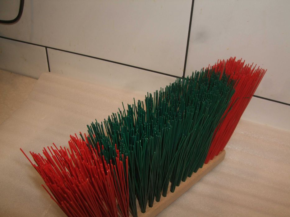 MIOTŁA Ogrodowa Ulicówka DŁUGIE WŁOSIE DREWNO TRAPEZ 25/30 x 15 cm