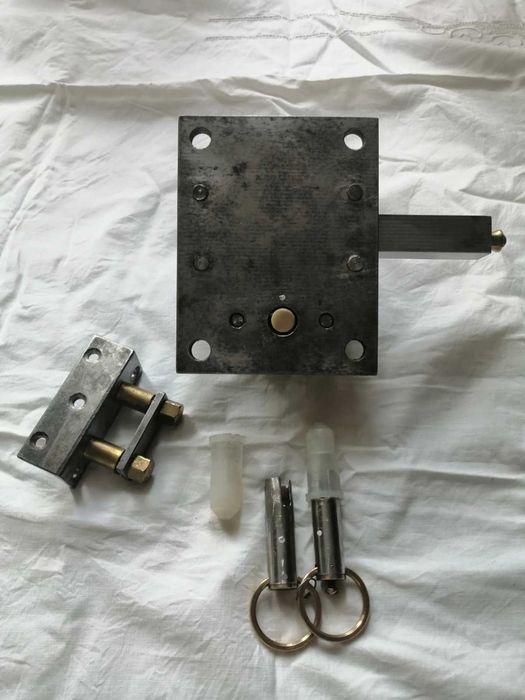 Гаражний замок на 2 ключа замок гаражний накладний