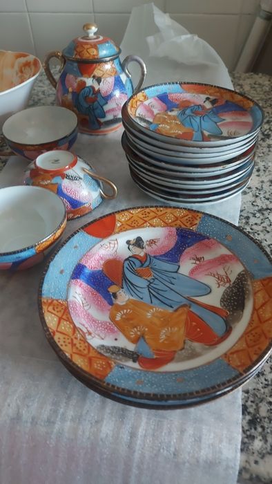 Vendo toda Está loiça muito fininha várias peças Tudo 30 euros