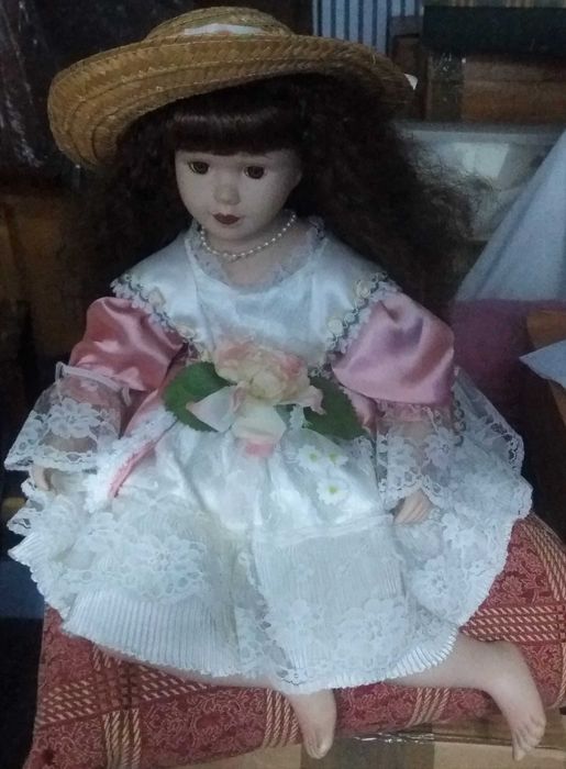 Magnifica boneca porcelana