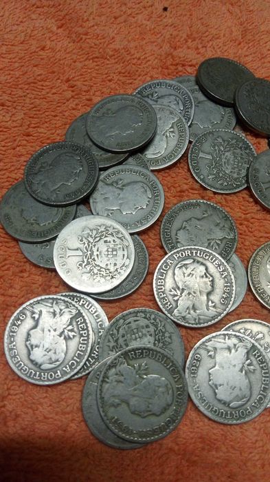 Moedas de 1 escudo antigas