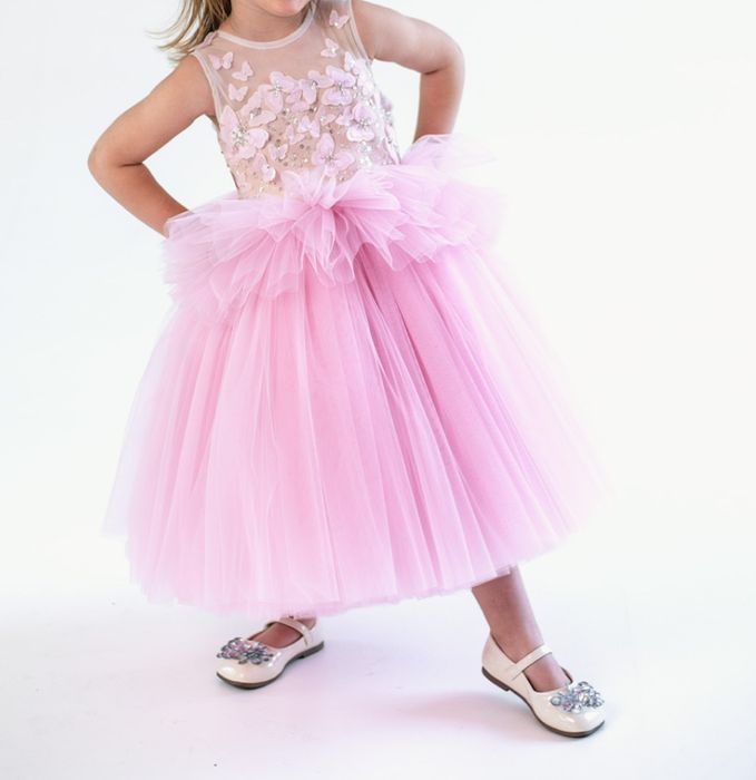 Святкова сукня з метеликами