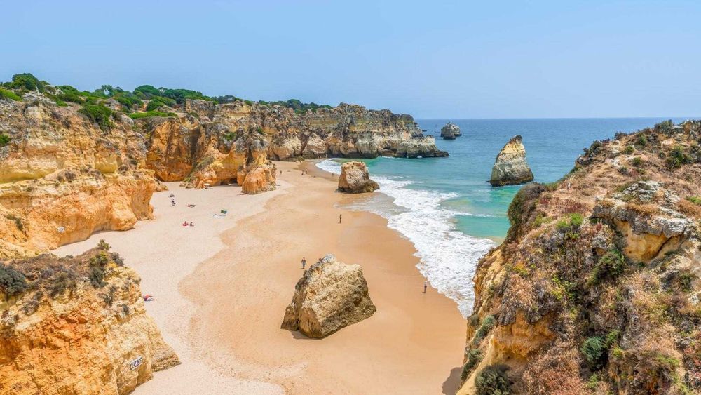 Setembro a preços esp. consulte.- Apartamento T1 Praia da Rocha  Piscina + Garagem em condominio privado.
