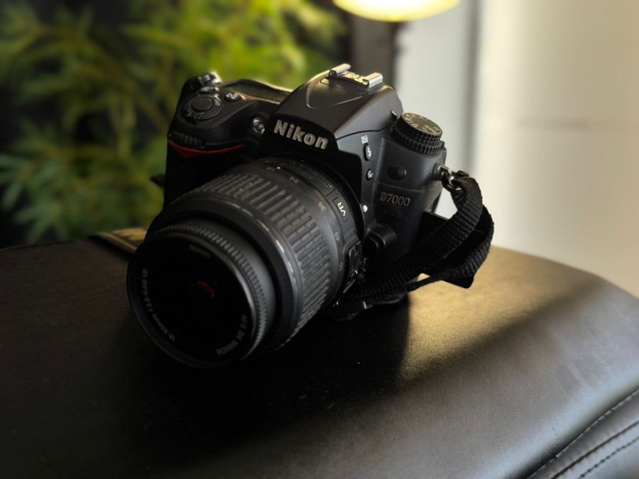 Nikon D7000 + lente kit + 50mm 1.8 – 2 baterias e carregador