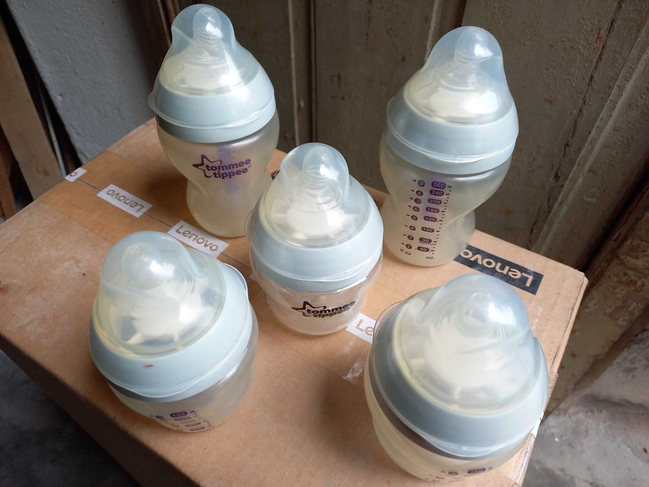 Esterilizador de Biberões para Bebé com oferta de cinco biberões
