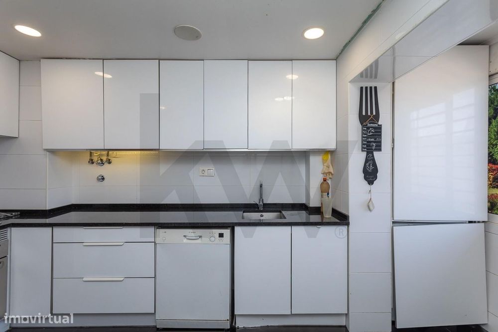 T3 com Varanda e Excelente Luminosidade | Amadora
