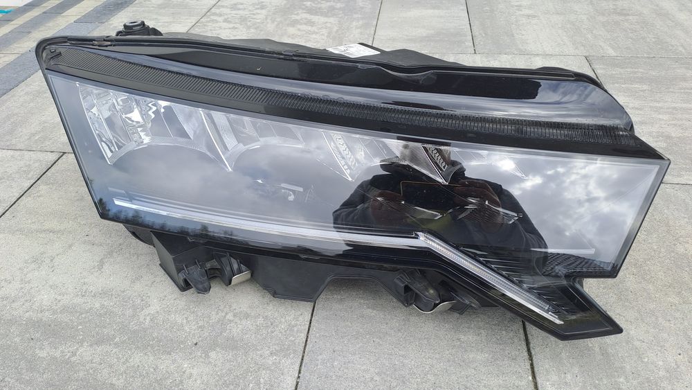 Lampa Prawa 5E4 941 010 Octavia IV Lift 25r full led Crystal Lighting
